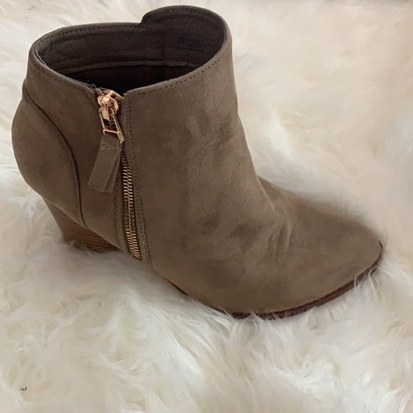 Free Reign Ankle Boots - Picture 2 of 5